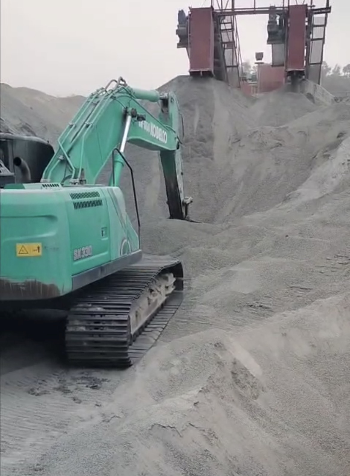 Abu Batu (Stone Dust / Screening 0–5 mm) - Fraksi Halus 0–5 mm • Agregat Halus AMP Hotmix & Precast